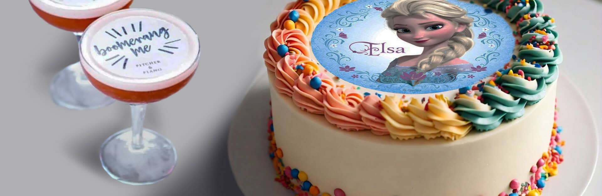 Festlig fødselsdagstårt med Elsa Motiv og farverige pyntedetaljer. Perfekt til børnefødselsdag og børneglæde.